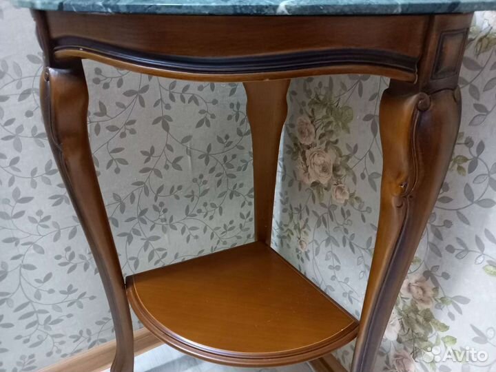 Итальянская угловая консоль (угловой столик)