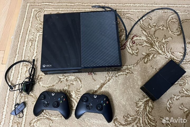 Xbox one с 2 геймпадами