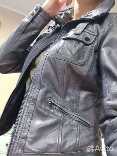 Кожаная куртка размер М