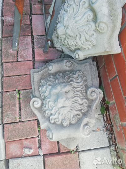 Головы львов