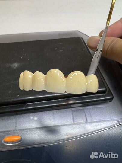 Зубной техник лаборатория