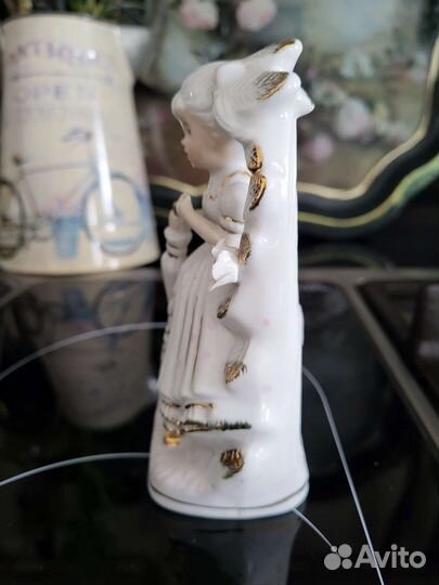 Фарфоровая статуэтка