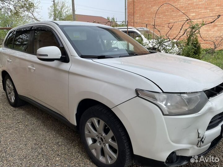 Mitsubishi Outlander 2.0 CVT, 2012, битый, 333 000 км