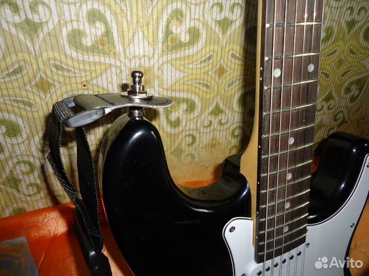 Электрогитара,комбоусилитель + комплект