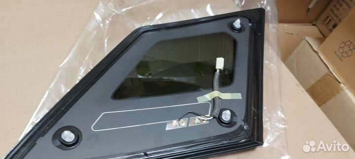 Стекло заднее Cadillac SRX