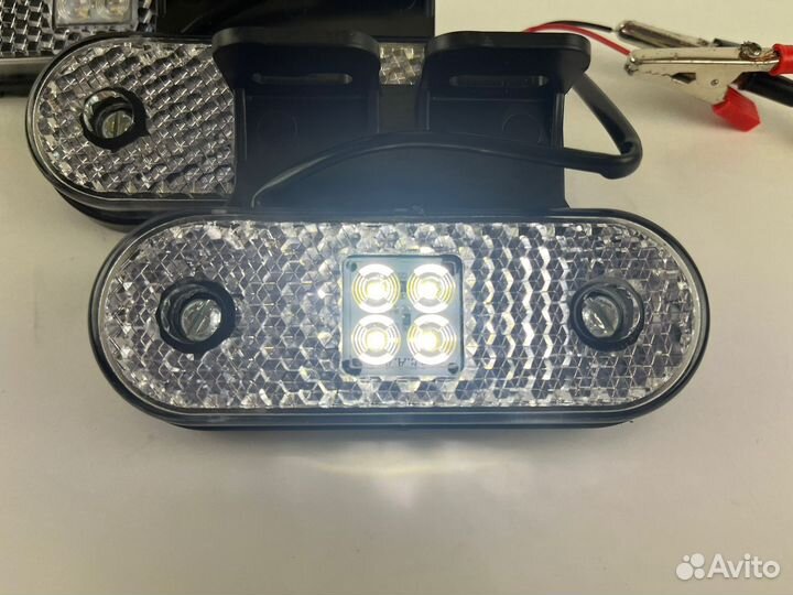 Фонарь габаритный 12/24 с кронштейном белый