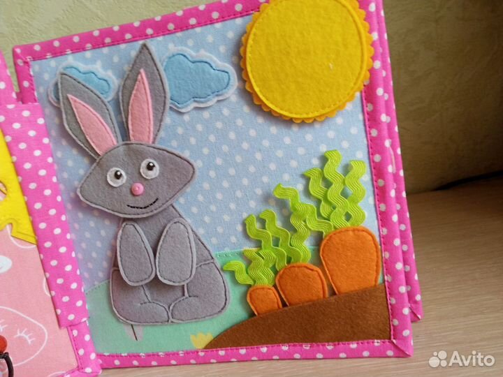 Развивающая книга из фетра и ткани