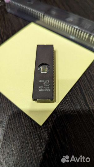 Микросхема М27С1024