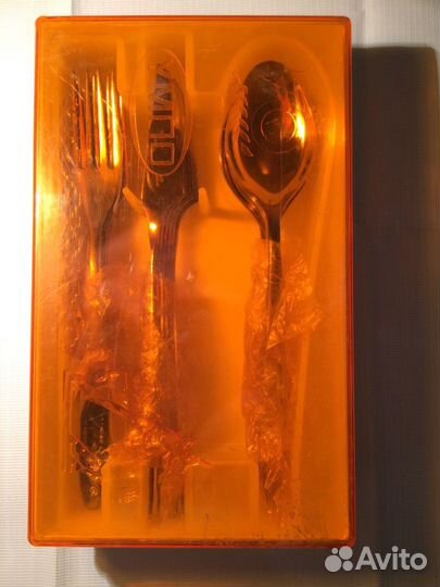 Набор столовых приборов-ложки,вилки,ножи
