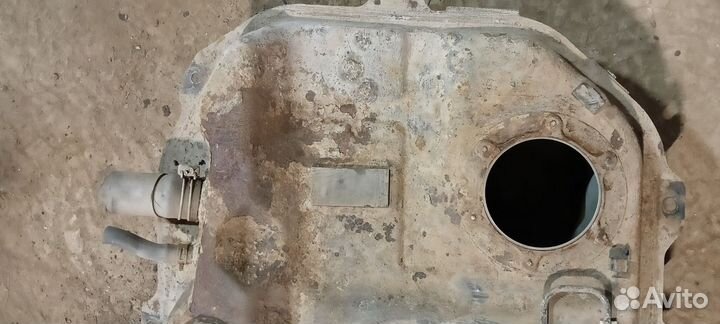 Бензобак Lancer 9