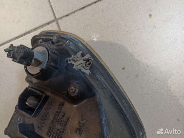 Фара Mitsubishi Pajero iO H76W