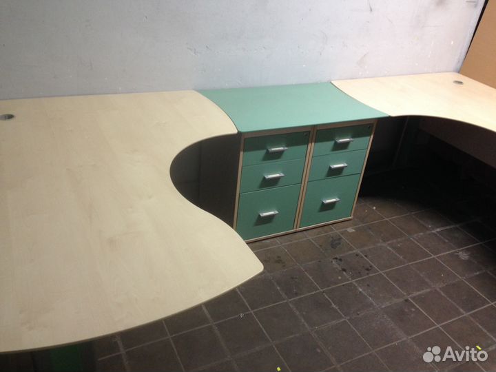 Стол офисный криволинейный