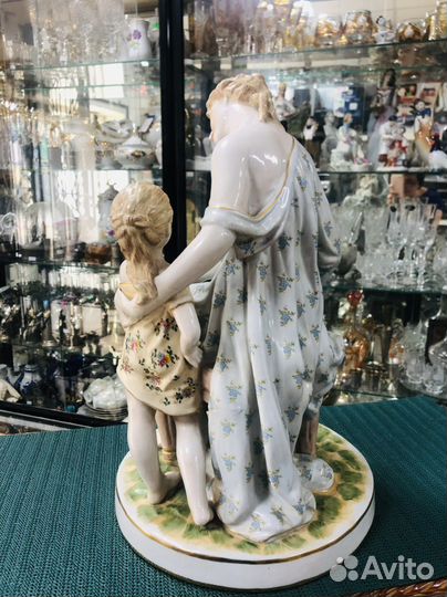 Большая Статуэтка Мать с детьми, Материнство