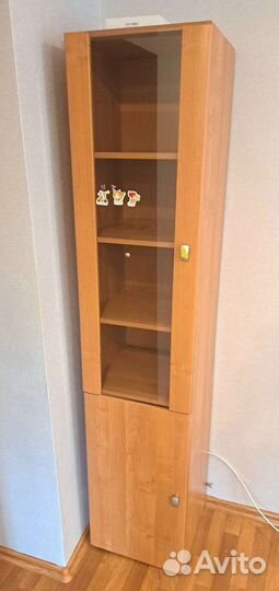 Книжный шкаф