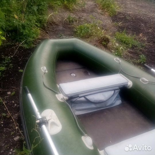 Лодка фрегат 300 с мотором