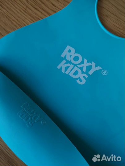 Нагрудники и пелёнки новые, цена за всё