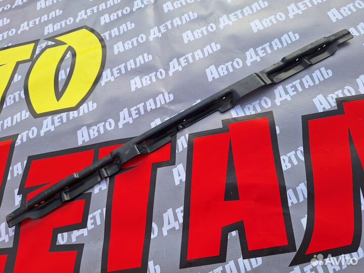 Кронштейн решетки радиатора Toyota LC150 Prado 17