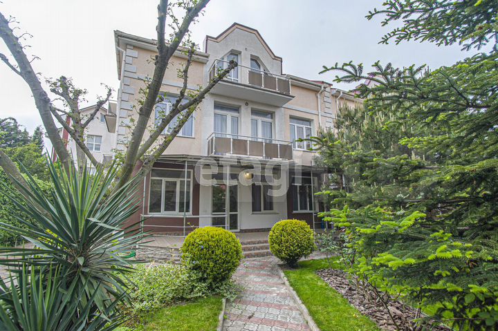 Дом 356 м² на участке 4 сот.