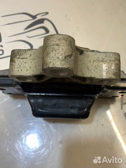 Подушка двигателя левая Volkswagen Passat B6 2.0
