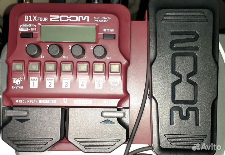 Процессор для бас-гитары Zoom B1X four с педалью