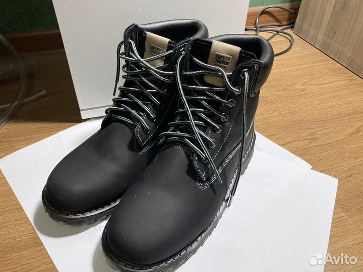 Ботинки safety jogger новые