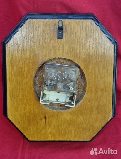 Часы настенные Янтарь. Кварц. СССР