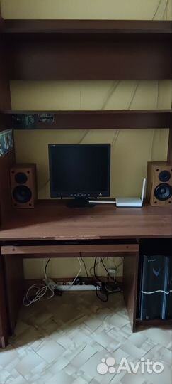 Компьютерный стол бесплатно