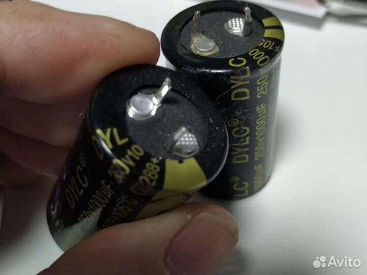 Электролит. конденсатор 3 шт CD288 1000мкФ 250В