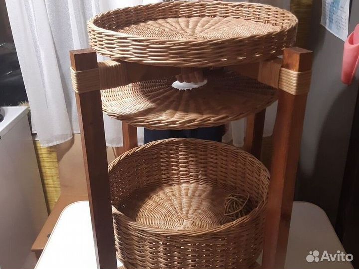 Журнальный столик круглый дерево