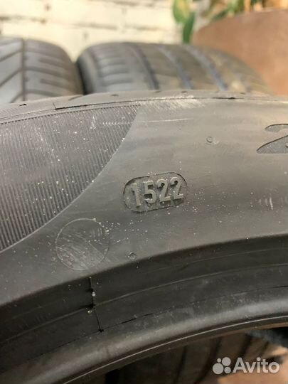 Pirelli P Zero 315/35 R21 и 285/40 R21 111Y