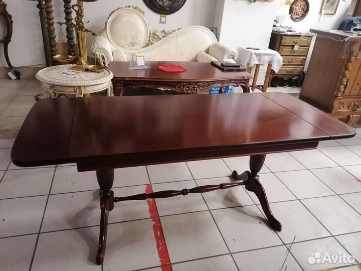 Столик журнальный, натуральное дерево, Италия