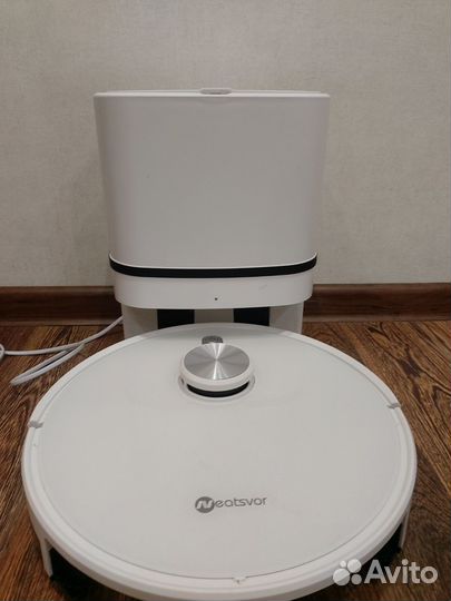 Робот пылесос со станцией самоочистки, моющий