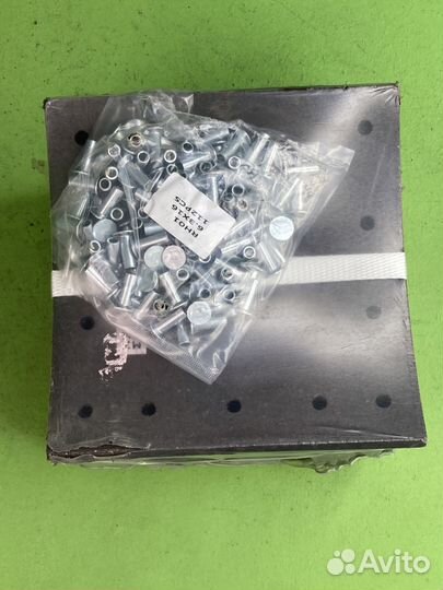 Накладки тормозные 1-рем. (410x175) (93683/L8 112)