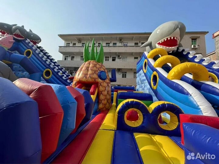 Большой надувной батут