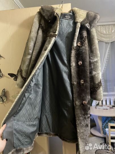 Шуба мутоновая 54 размера с капюшоном