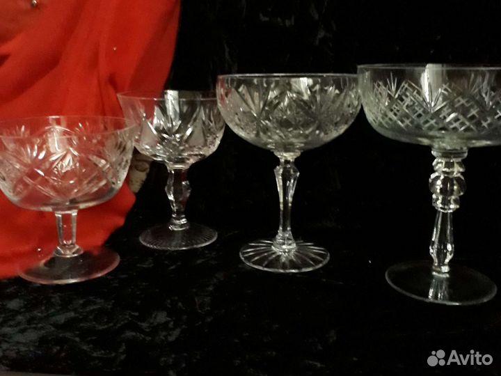 Вазы хрустальные на ножке