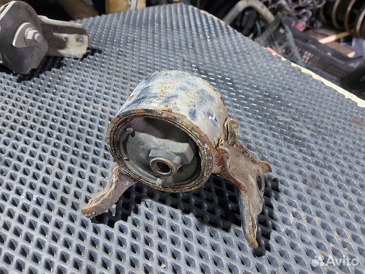 Подушка двигателя левая Mitsubishi Lancer X