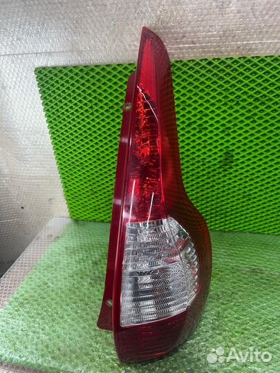Фонарь правый LADA Kalina 2 хэтчбек 2192