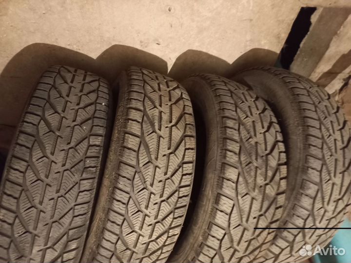Kormoran Snow 215/60 R17 96H