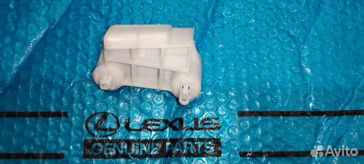 Кронштейн под фонарем Lexus Gs правый Новый 05-11