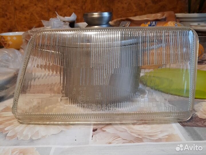 Стекло фары левой Audi 80. B4