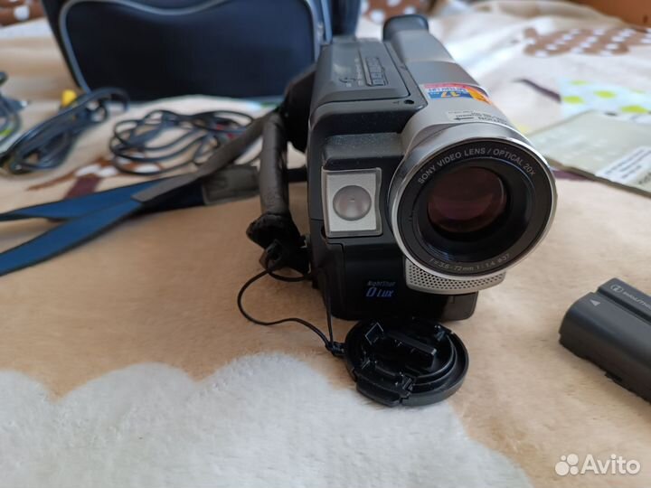 Видеокамера sony handycam CCD-TR728E