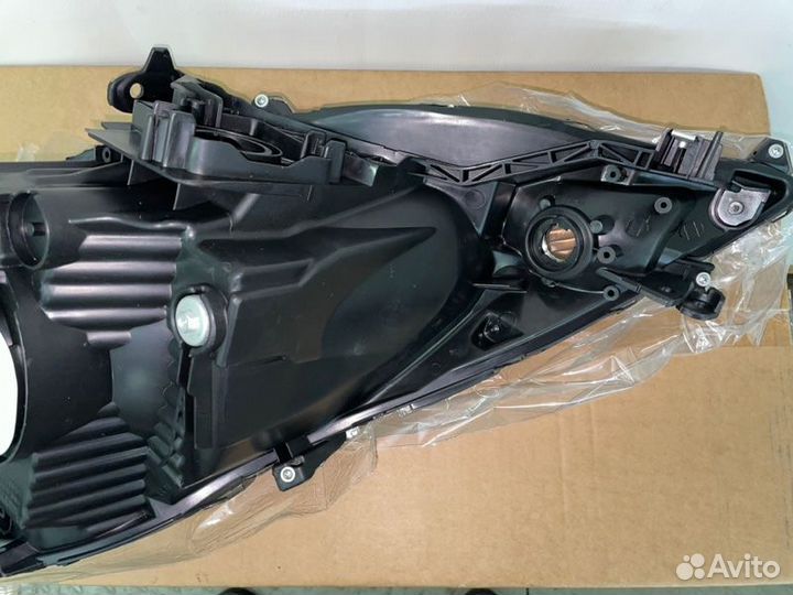 Фара передняя правая Honda Fit