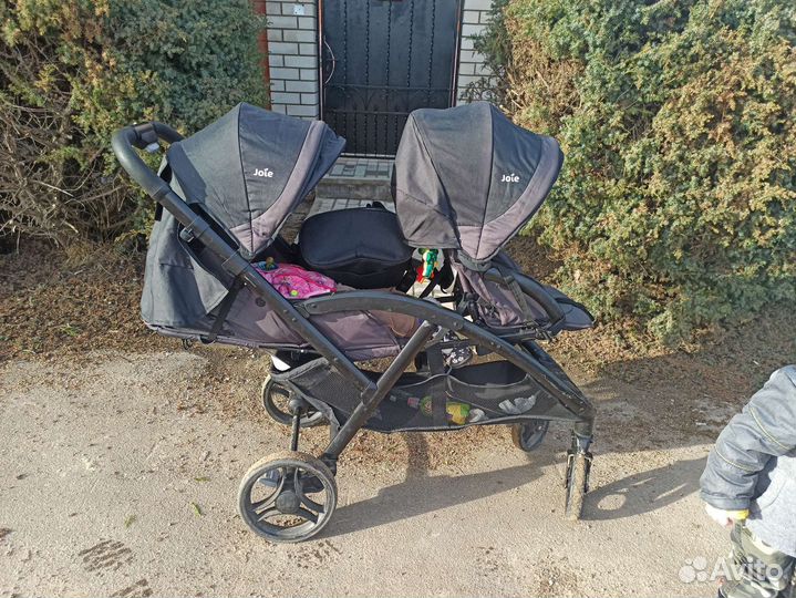 Коляска для двойни или погодок