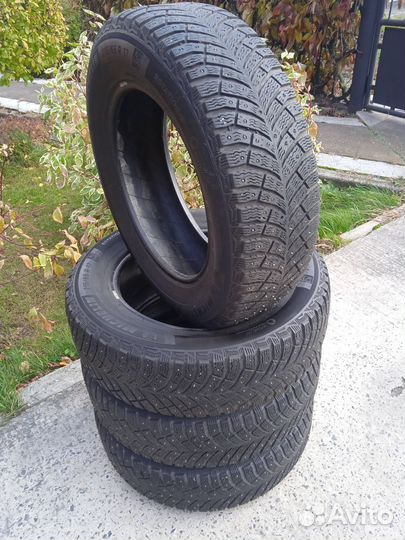 Michelin X-Ice North 4 215/65 R17