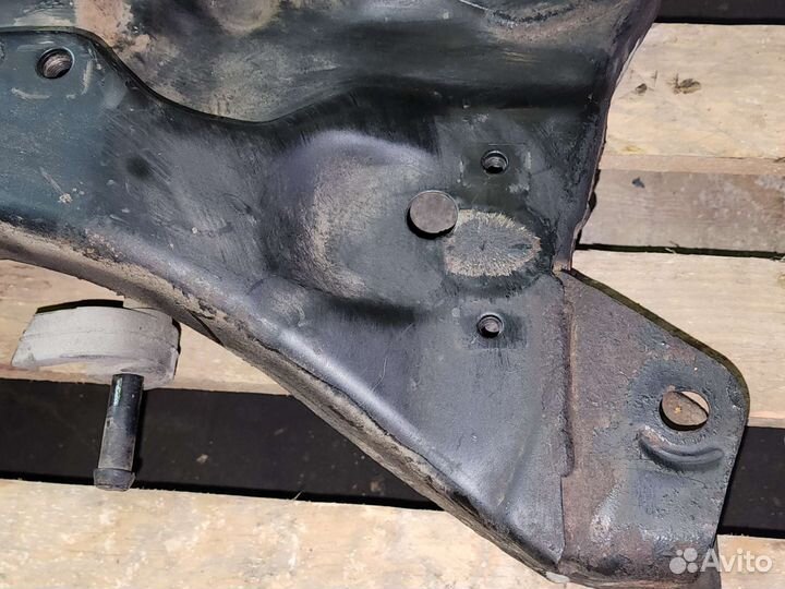 Подрамник двигателя Mitsubishi Lancer 9