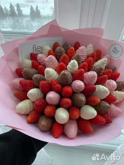 Клубника в шоколаде букеты