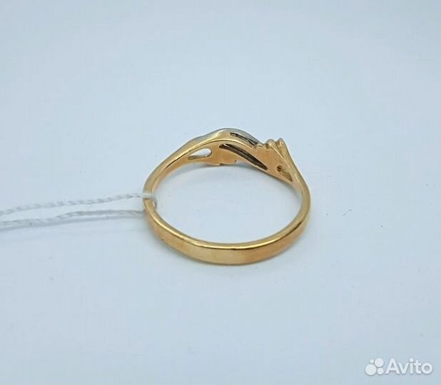 Кольцо с природным камнем Золото