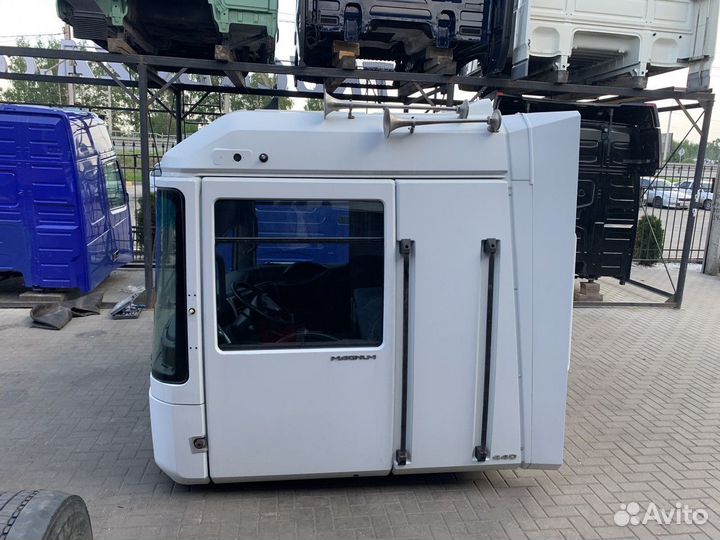 Кабина Renault Magnum