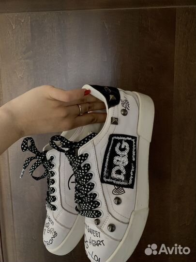 Кроссовки женские
